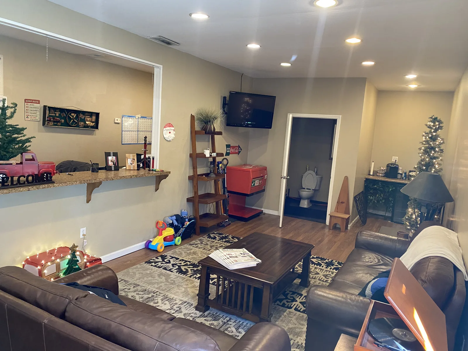 Family-friendly customer waiting room at Mint Hill Automotive